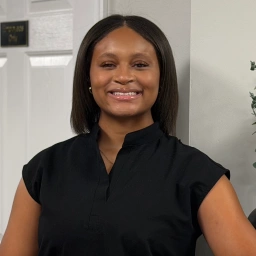 Naomi – Dental Assistant